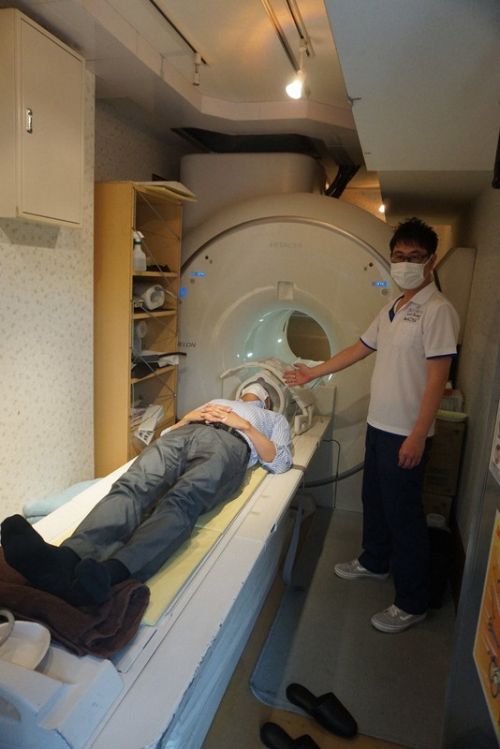 bên trong máy mri di động